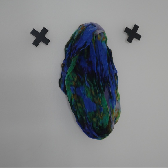 Multi-colored “watercolor” circle scarf - Picture 2 of 3